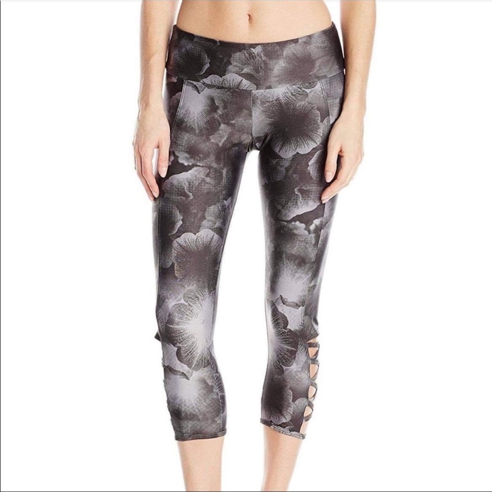 Onzie Capri  Yoga Weave leggings in grey black petunia print SP cross cross hems